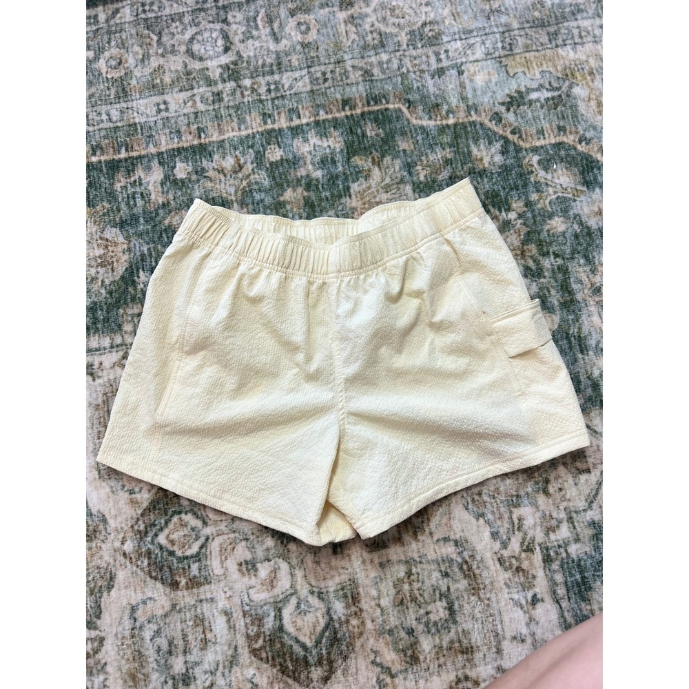 Columbia Womens Pale Yellow Textured Seersucker Cargo Shorts AL3937 Size Medium